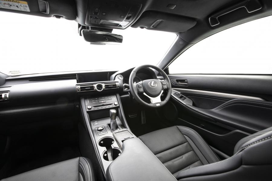 Торпедо Lexus RC350 F-Sport 2019 года  (ZA) (фото 16 из 25)